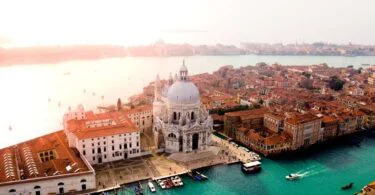 Top 10 Spring Travel Destinations in Europe